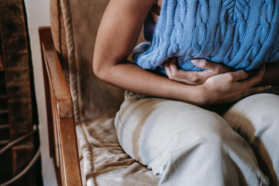 BIZAR. Vrouw slikt 23 pillen gemaakt van kaka om darmproblemen te verhelpen