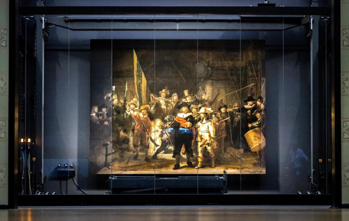 Achterkant van De Nachtwacht tijdelijk te zien tijdens grootschalig onderzoek