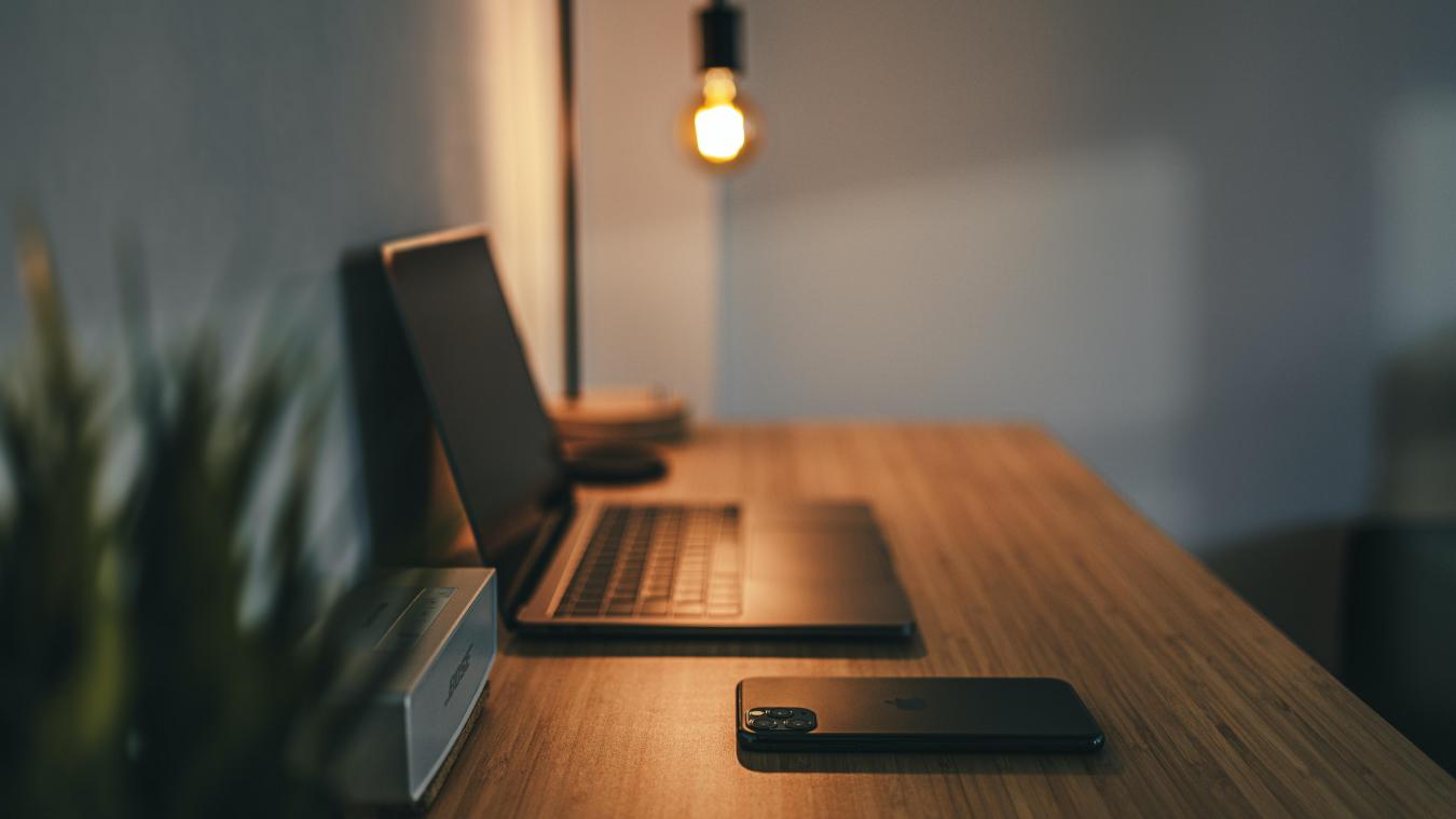 Dit bureau is perfect voor jou als je steevast van thuis uit werkt