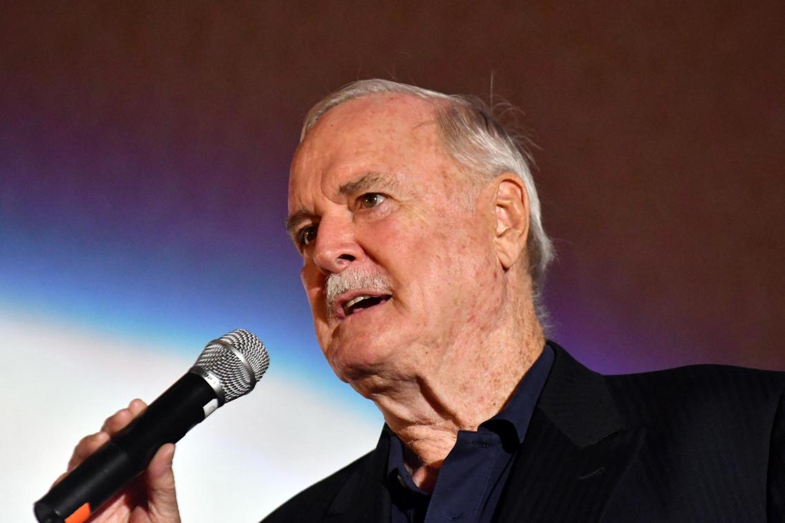 John Cleese zegt lezing op Cambridge af vanwege Hitler-rel