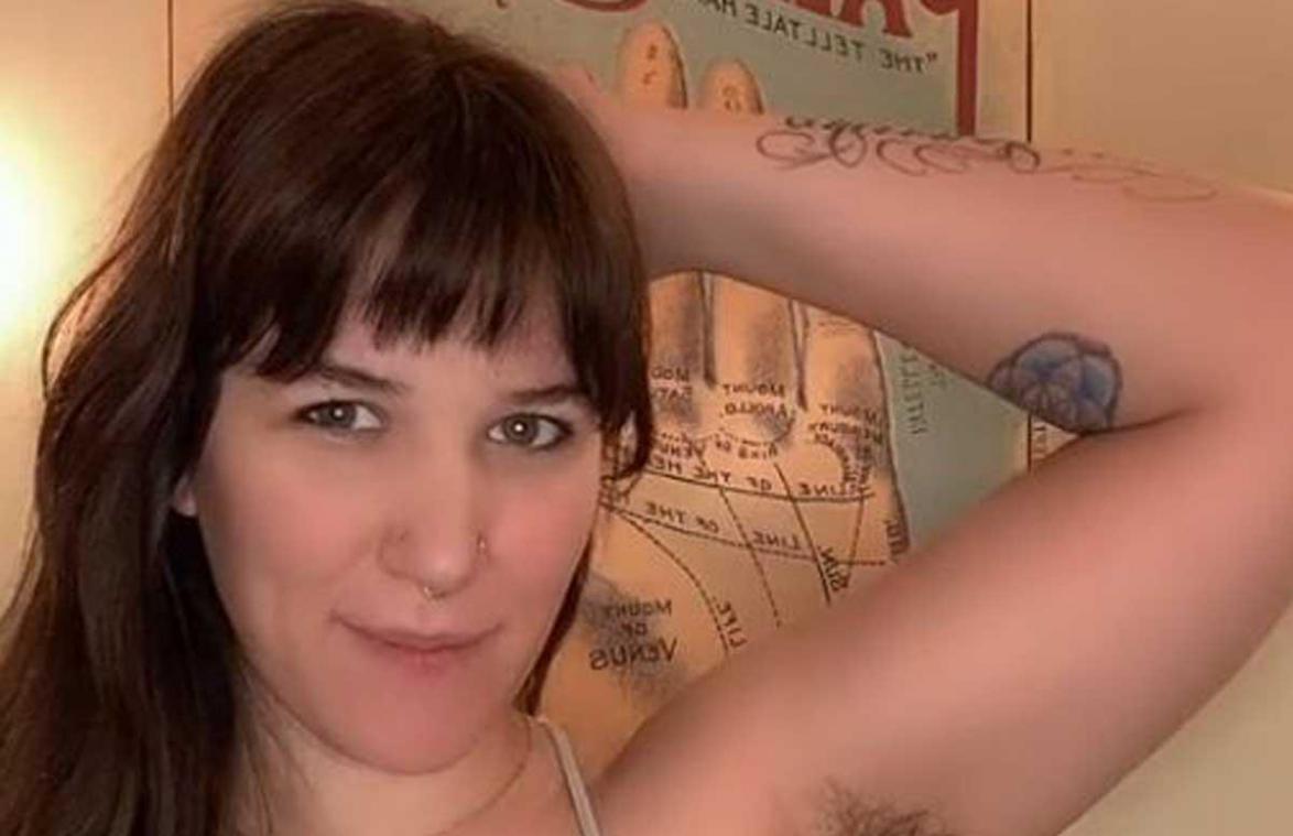 Vrouw scheert okselhaar 10 jaar lang niet en toont resultaat: «Sorry, maar dit gaat te ver»