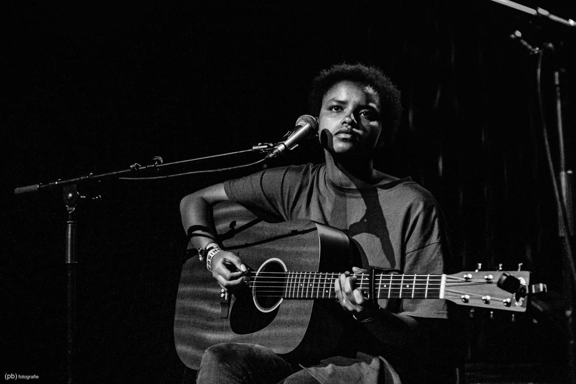 SOUNDCHECK. Meskerem Mees laat haar debuut te water: «Het voelt soms alsof mijn carrière met mezelf gaat lopen»