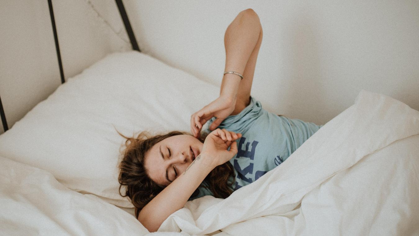 Moeite met opstaan? Zo word je gegarandeerd energiek wakker