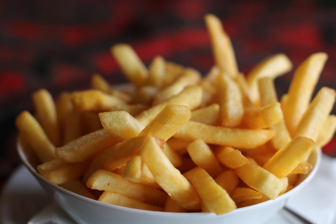 Standbeeld ’De Frieteters’ brengt ode aan de friet (foto’s)