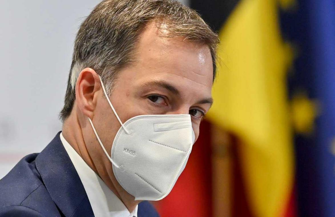 Alexander De Croo onzeker over eindejaarsfeesten: «Daar zal veel van afhangen»