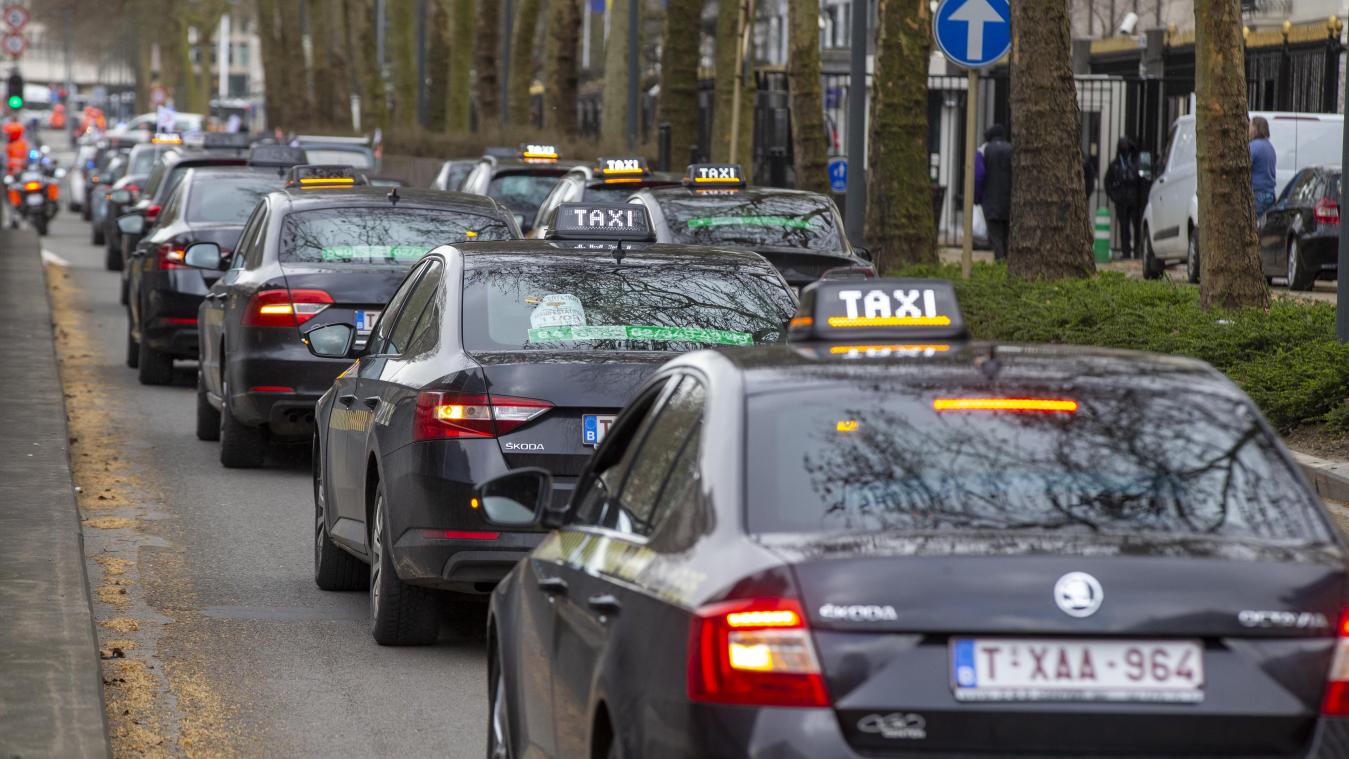 Brusselse taxichauffeurs voeren actie in Brussel
