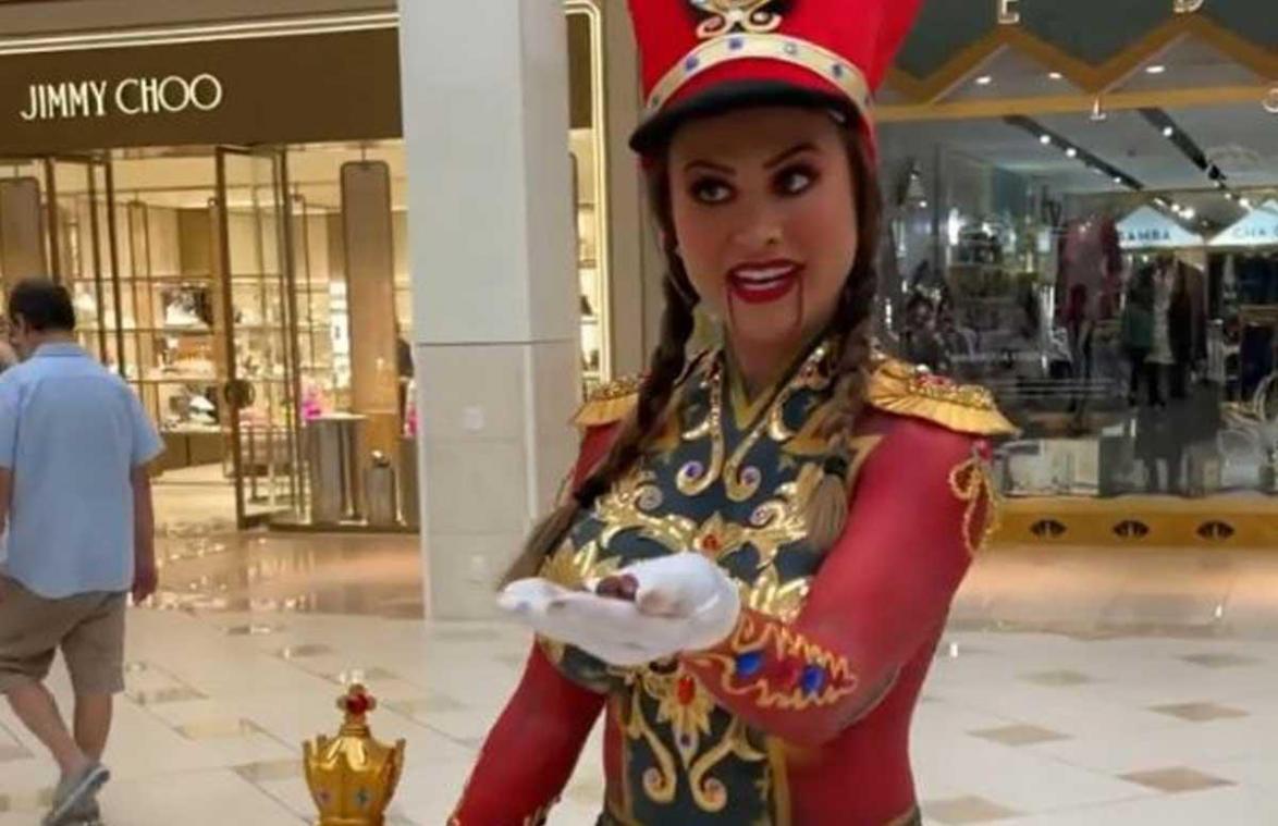 Model uit winkelcentrum gezet omdat ze énkel bodypaint draagt: «Onbegrijpelijk!» (video)