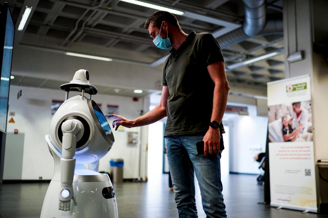Zorgrobot zkt. vleugje menselijkheid