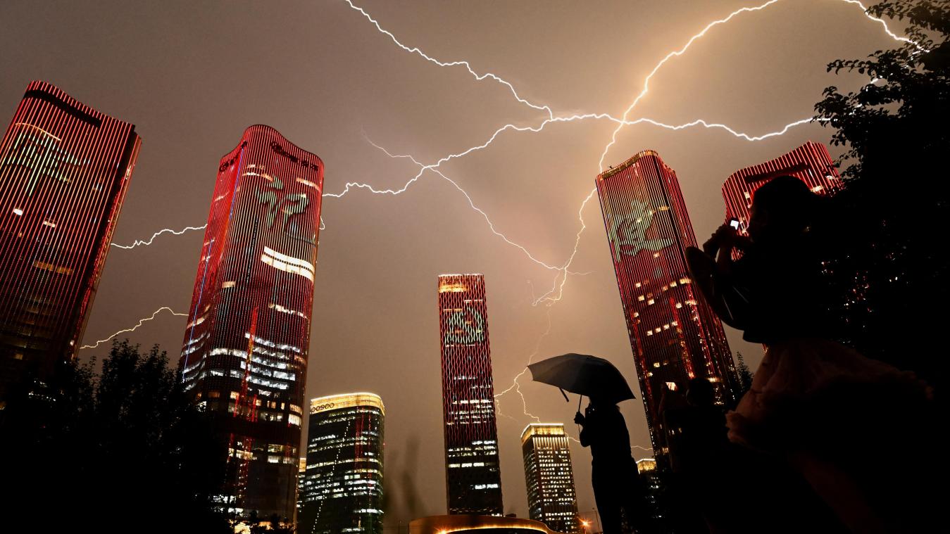 BIZAR. «China veranderde het weer tijdens 100-jarig bestaan Communistische Partij»