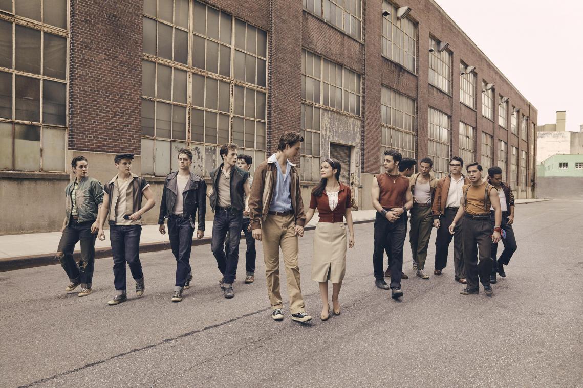 Steven Spielberg zingt, danst en praat over ‘West Side Story’: «Ik zing zo vals als een kat»