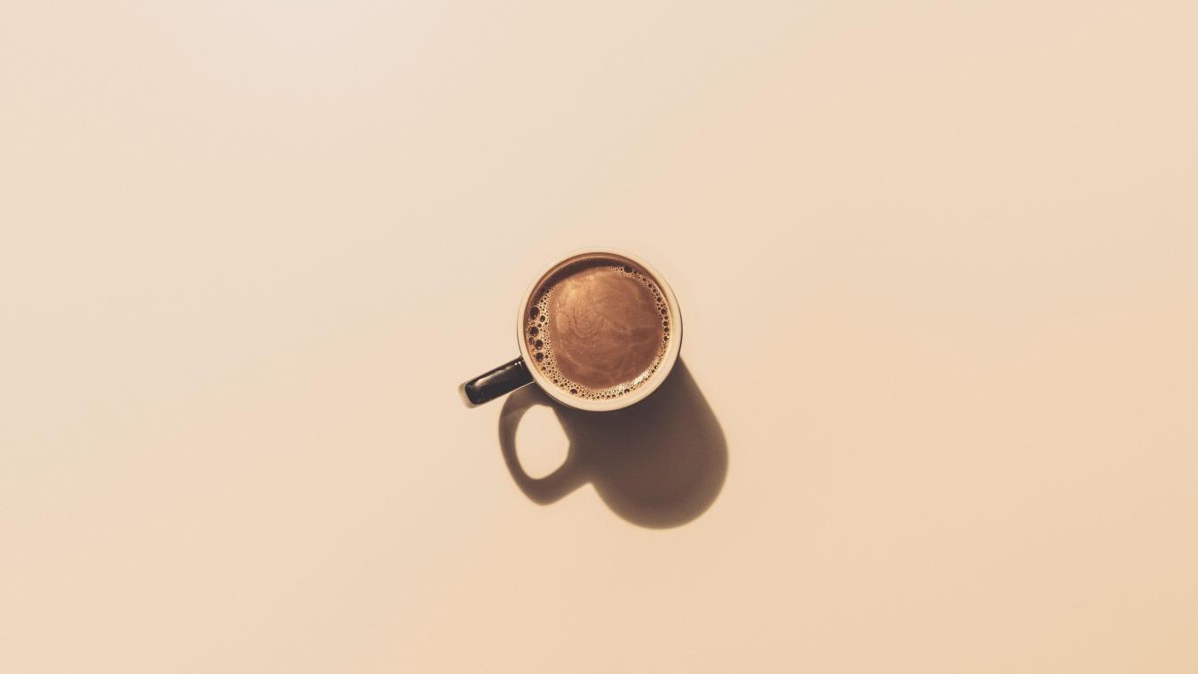 Daarom moet je je koffie niet opwarmen in de microgolf