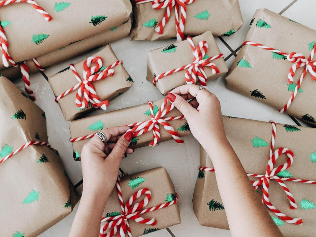 LIFEHACK. Verpakpaniek? Vijf tips om je cadeau prachtig én origineel te verpakken