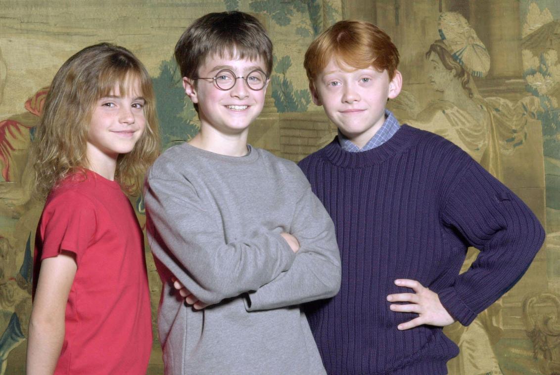 ‘Harry Potter’-trio weer thuis op Zweinstein: bekijk het eerste beeld van de reünie van Harry, Hermelien en Ron (foto)