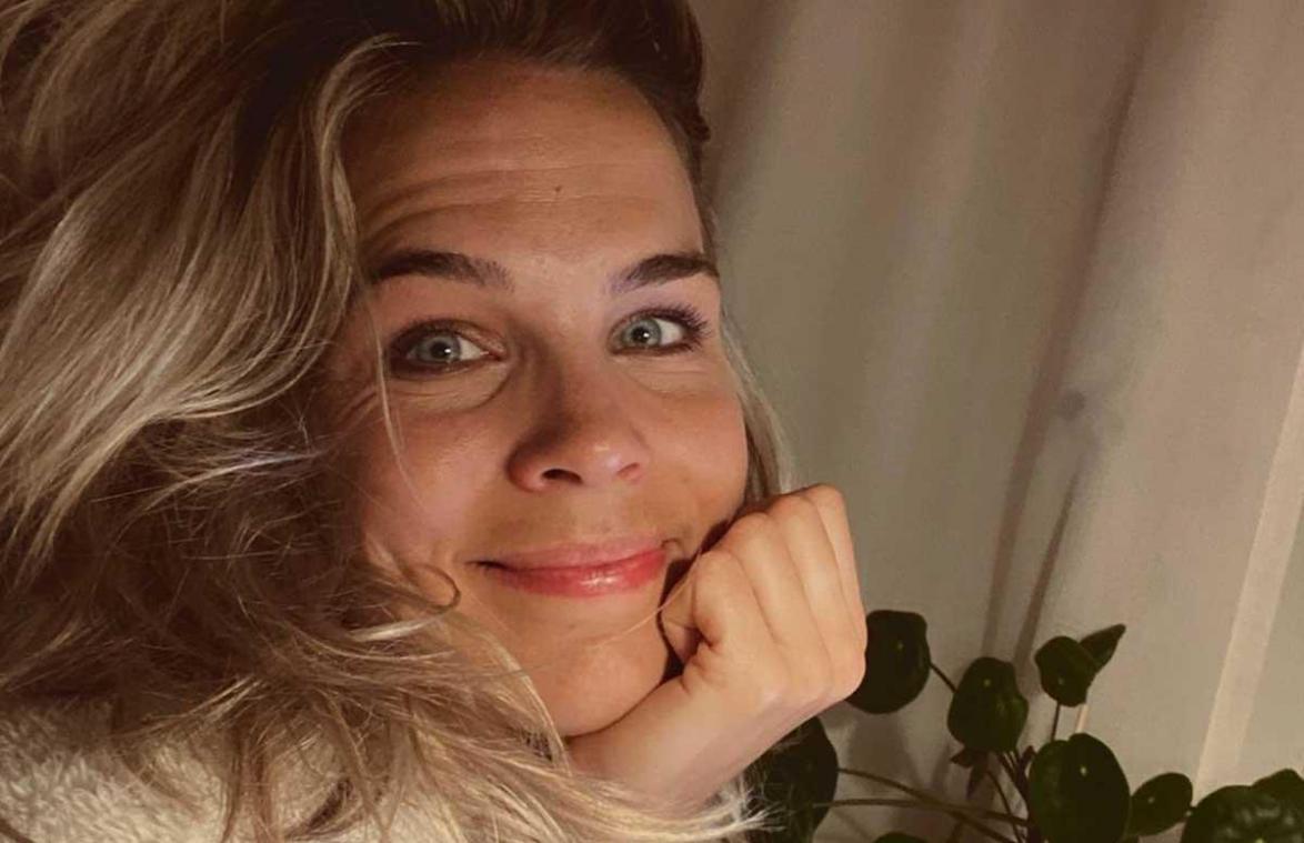 Klaasje (ex-K3) toont enorme blauwe plek: «Loop hier al maanden mee rond» (foto)