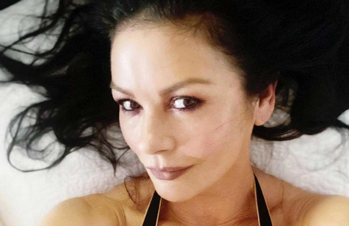Catherine Zeta-Jones oogst lof met bikiniselfie: «Ik ben jaloers op je schoonheid»
