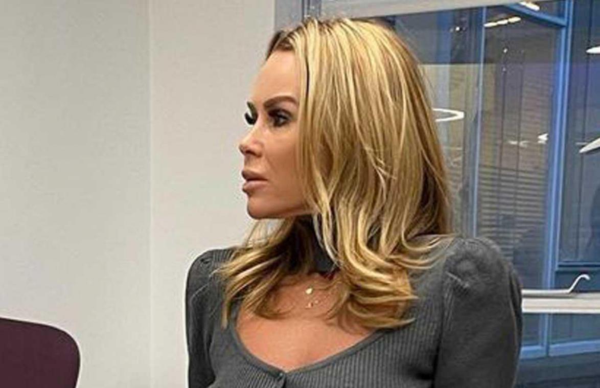‘BGT’-jurylid Amanda Holden verbaast volgers met outfit: «Heb je weleens van een beha gehoord?» (foto)
