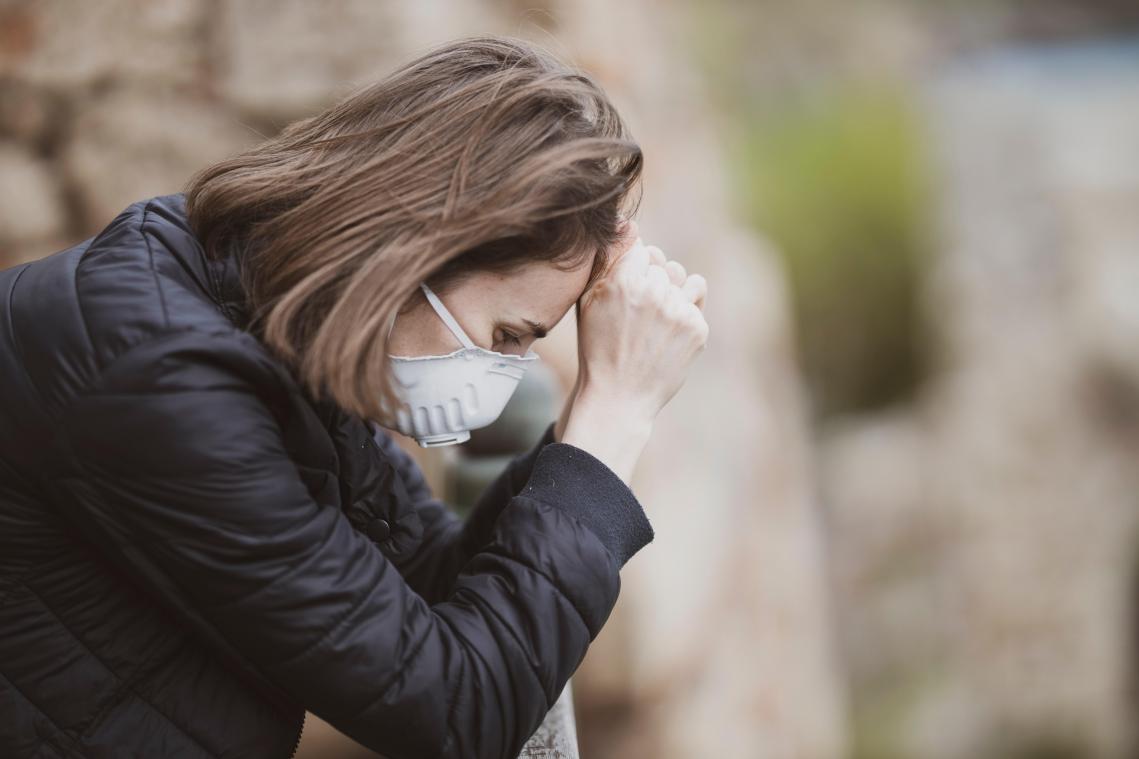Coronacrisis weegt steeds harder door: bijna een op vijf volwassenen kampt met depressie of angststoornis