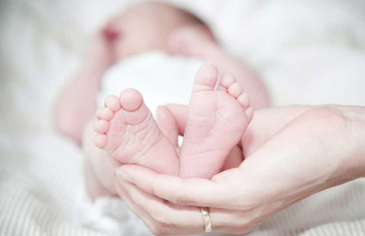 Vrouw staat baby af nadat spermadonor loog over zijn afkomst