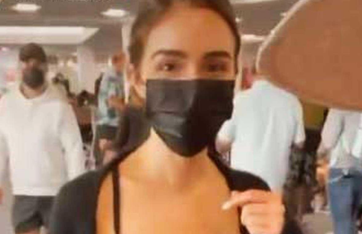 Ex-Miss aangesproken op ‘te blote outfit’ vooraleer ze vliegtuig op mag (foto)