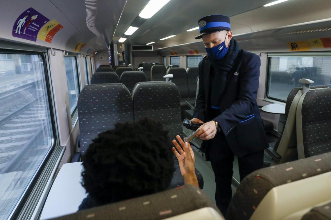 NMBS herenigt eigenaars steeds vaker met verloren voorwerpen: «Sommige reizigers zoeken hun danspaal»