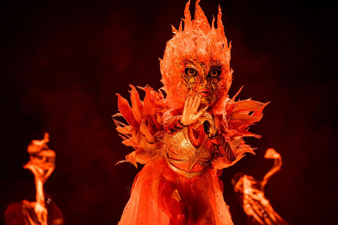 Verraadt dit fragment wie Flamme Fatale is in ‘The Masked Singer’? «Nooit gedacht dat ik haar zou herkennen in een paar pixels» (video)