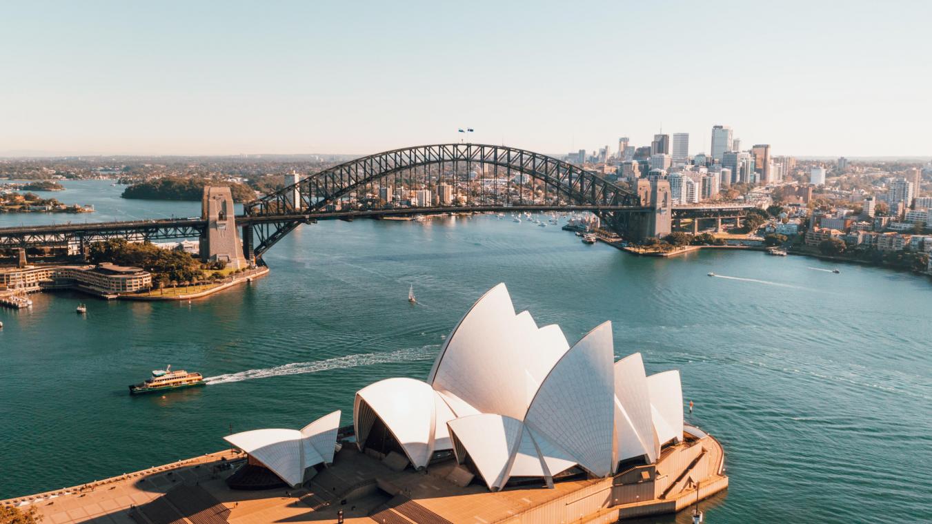 Australië trekt internationale studenten en backpackers door hun visa te betalen