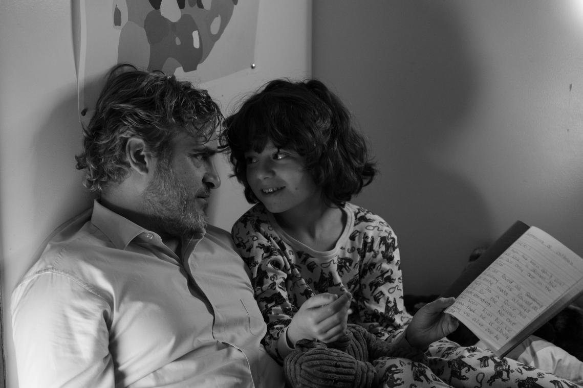MOVIES. Regisseur Mike Mills dropt zijn vierde film: «Bij problemen mocht ik Joaquin altijd bellen»