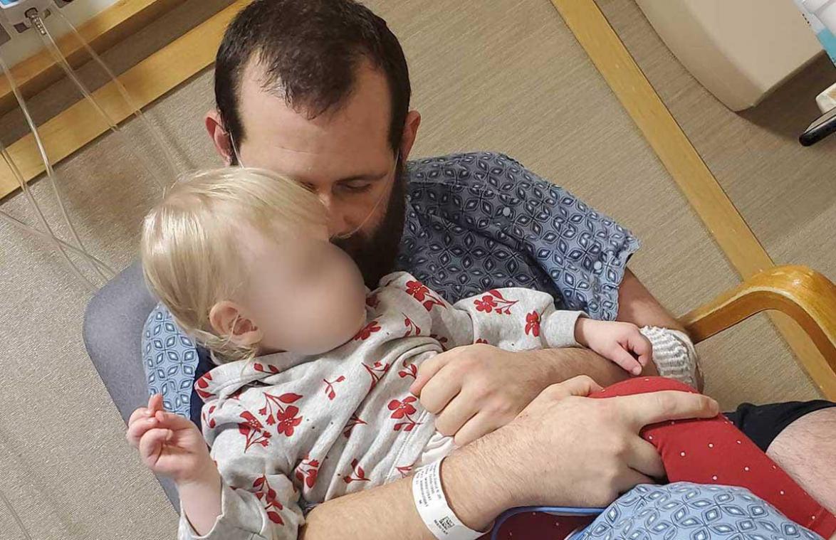 Man krijgt geen harttransplantatie omdat hij niet gevaccineerd is: «Gevaccineerden hebben meer kans om te overleven»