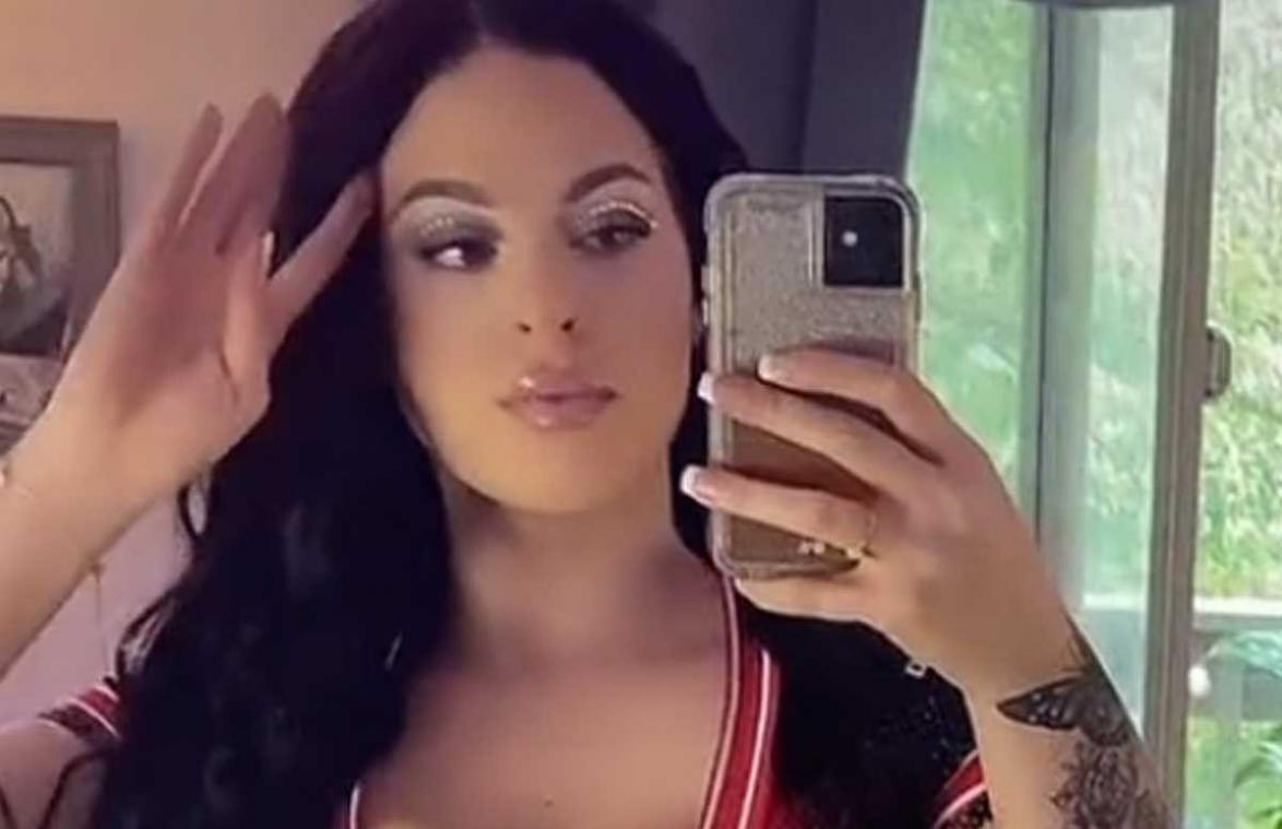 Vrouw krijgt kritiek op outfit voor sollicitatie: «Ze moeten weten dat ik borsten heb» (video)
