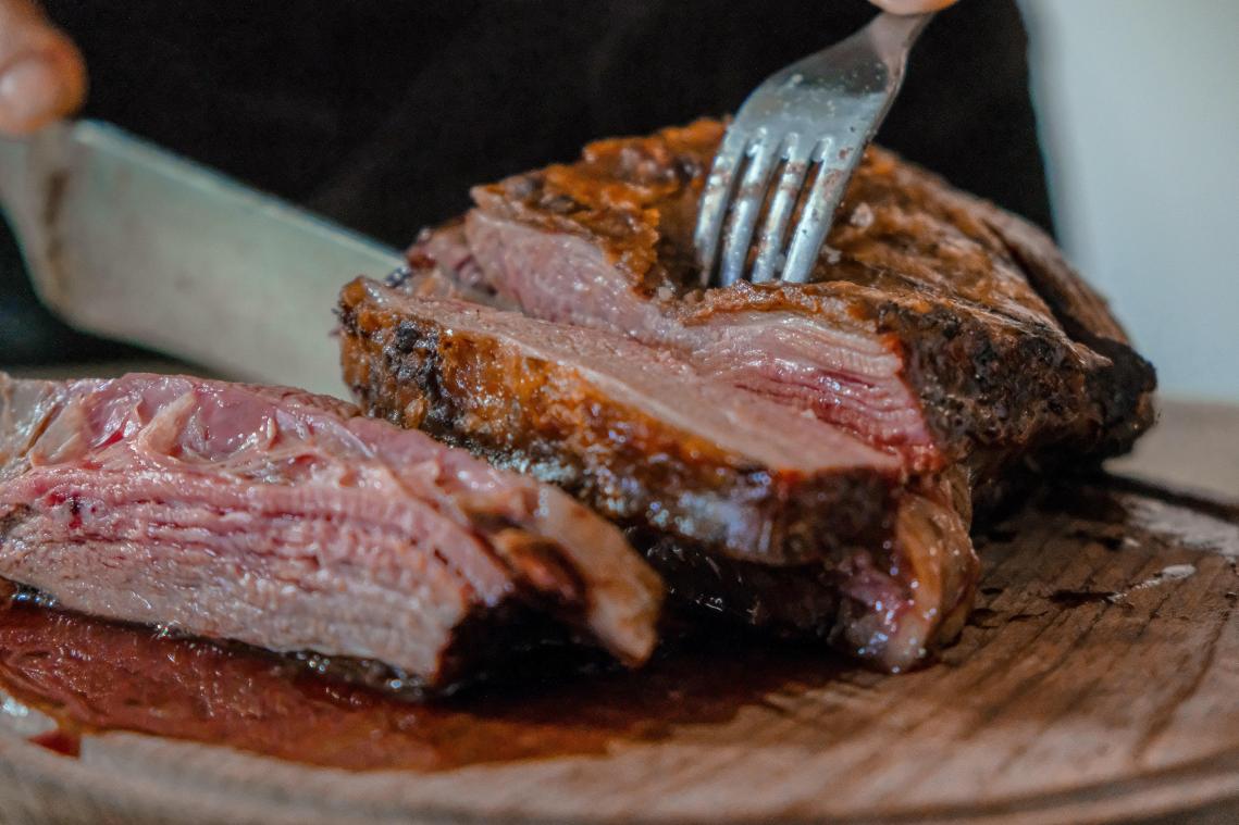 Stukje kip, varken of lam? Franse restaurants moeten binnenkort herkomst vlees aantonen