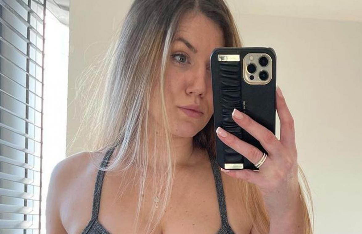 ‘Temptation’-Jolien deelt eerlijke foto van buik na twee zwangerschappen: «Ik ben er nog steeds onzeker over»