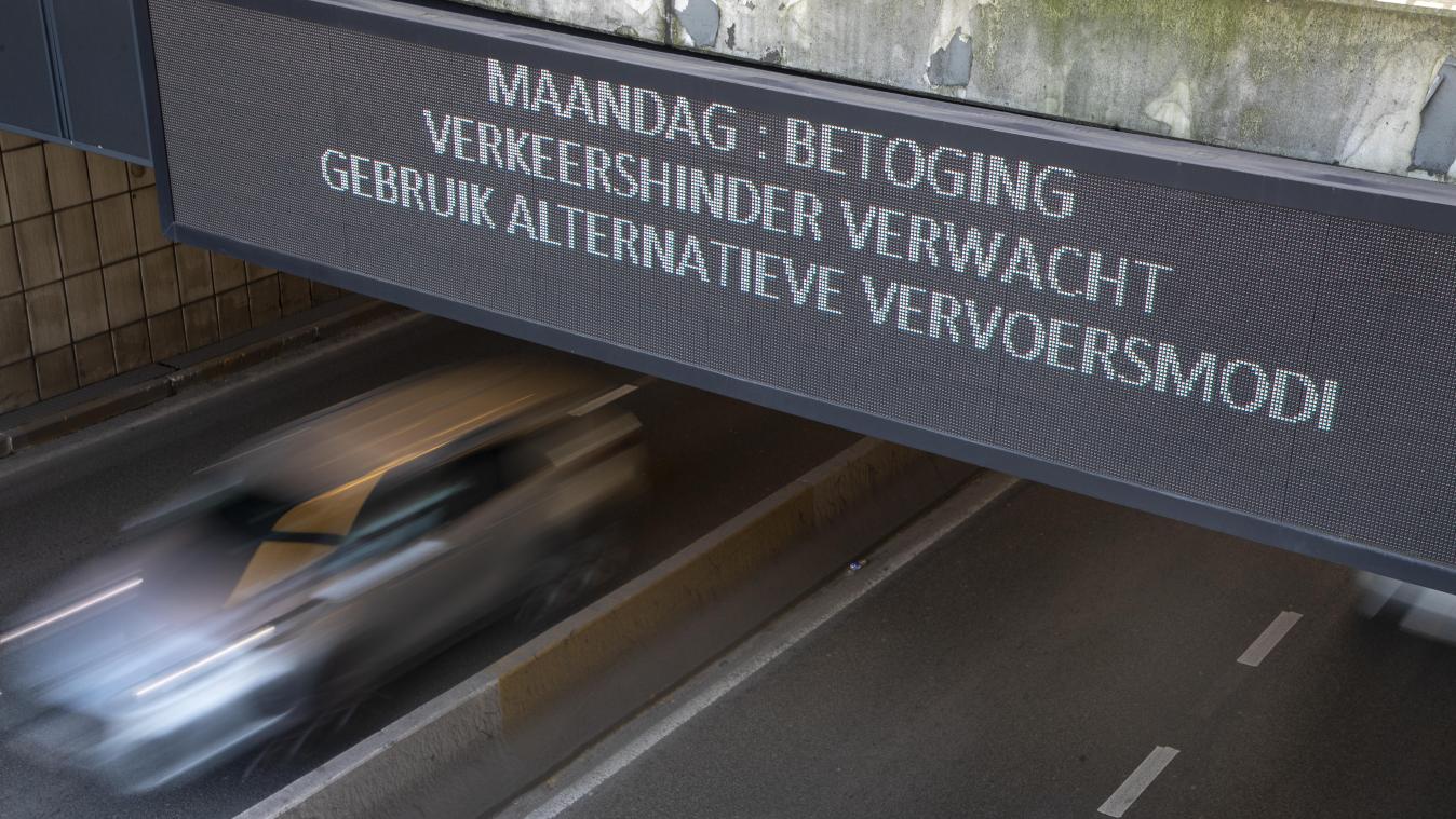 Autosnelweg afgesloten door vrijheidskonvooi