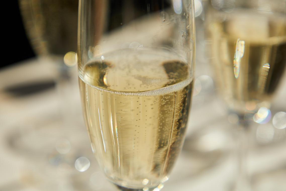 Duitser die overleed in restaurant stierf door drugs in champagne: Parket onderzoekt wie met fles knoeide