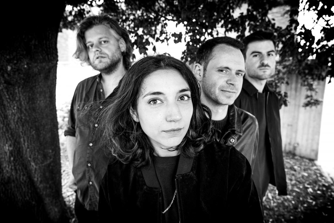 SOUNDCHECK. Intergalactic Lovers fileren de liefde op vierde worp: «Tijdens de repetities dacht ik: ‘Fuck dit, ik wil gewoon mijn lijf terug!’»