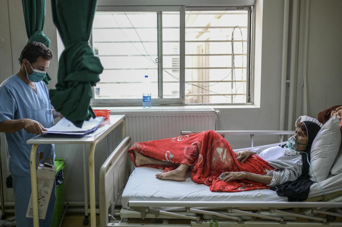 Rode Kruis luidt alarmbel over nieuwe coronagolf in Afghanistan