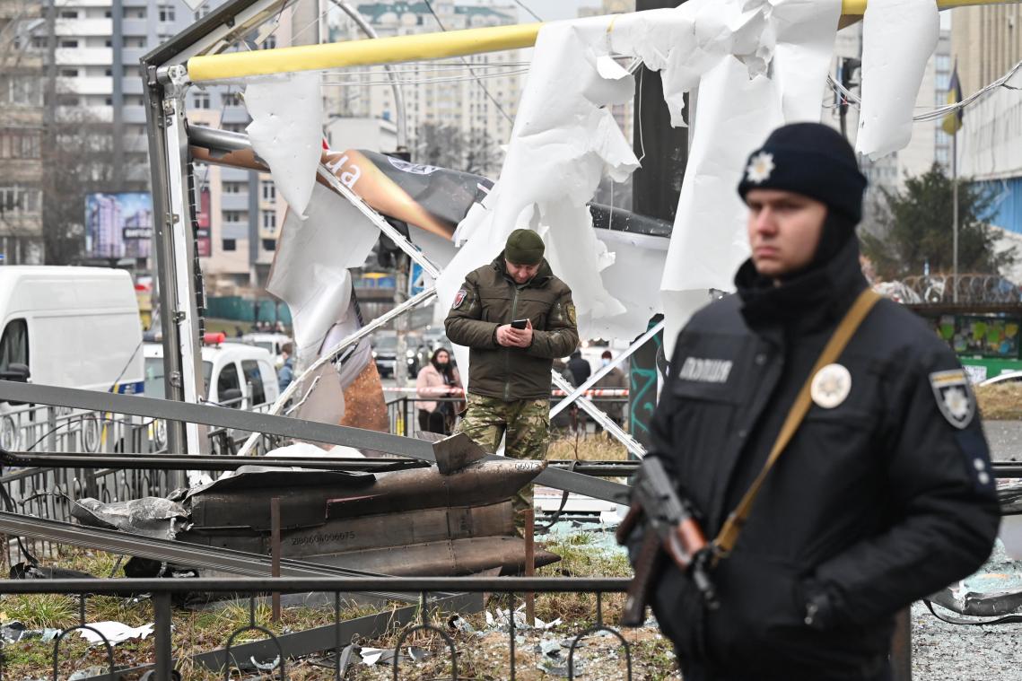 Rusland valt Oekraïne binnen: twee steden ingenomen, Oekraïne haalt Russische vliegtuigen neer