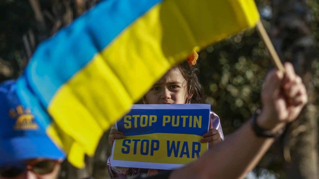 «Explosies in Kiev», Russisch offensief gaat door & vredesgesprekken gaan vanochtend van start