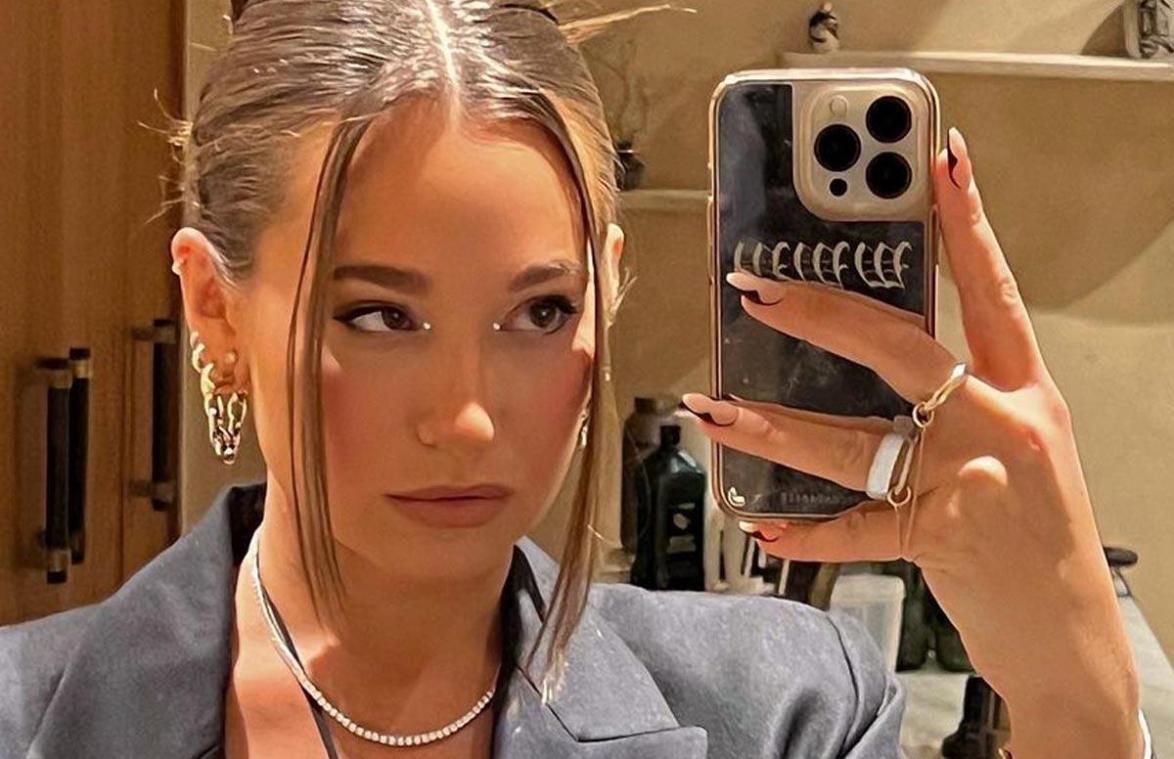 Ophef over influencer nadat ze het opneemt voor Oekraïne met bikinifoto: «Geen woorden voor»