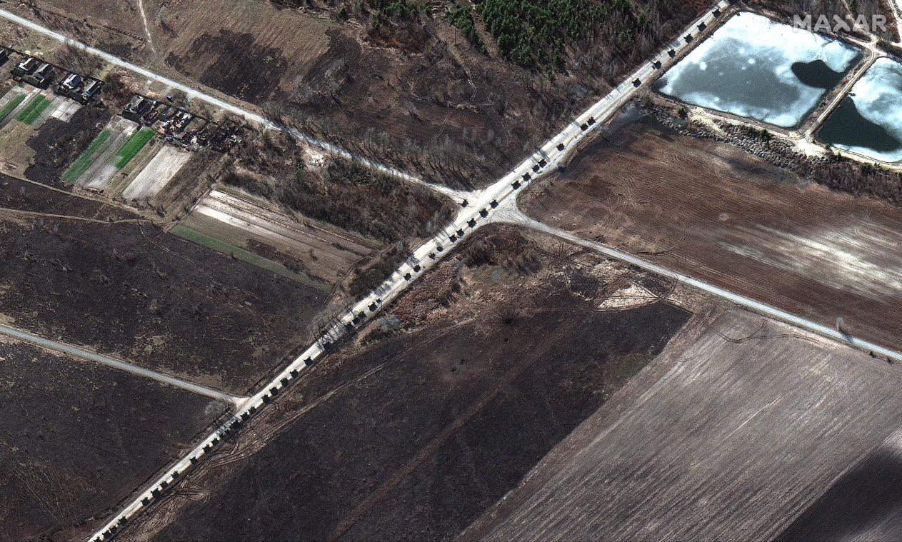 Russisch konvooi van 60 kilometer lang op weg naar Kiev, Rusland zou «vacuümbom» gebruiken