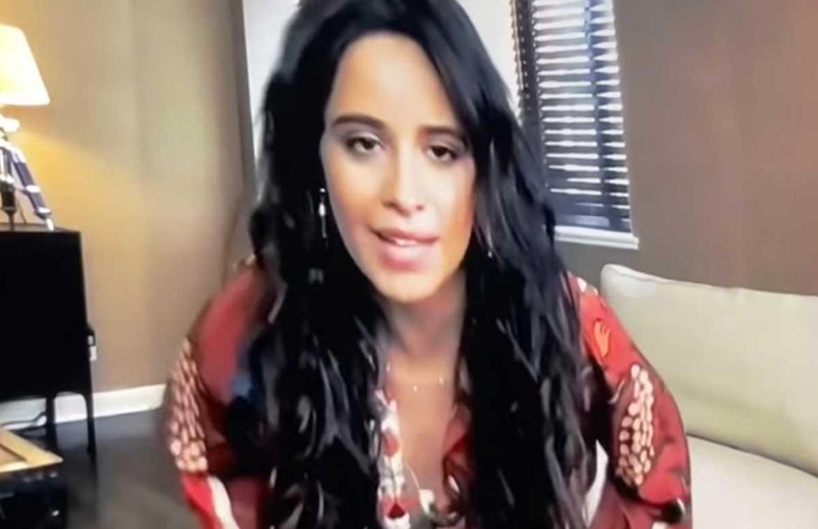 Camila Cabello toont per ongeluk haar borst live op televisie: «Hopelijk zagen jullie geen tepel?» (video)