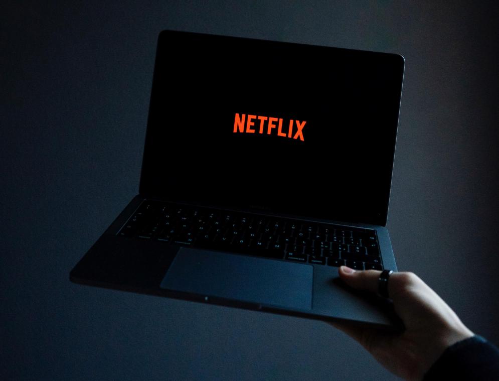 Gaat Netflix dan toch advertenties tonen? «Zeg nooit nooit»