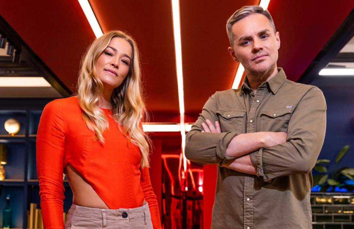 ‘Big Brother’-presentatrice neemt twijfel weg na fotoshoot: «Ja, ik heb een onderbroek aan!»