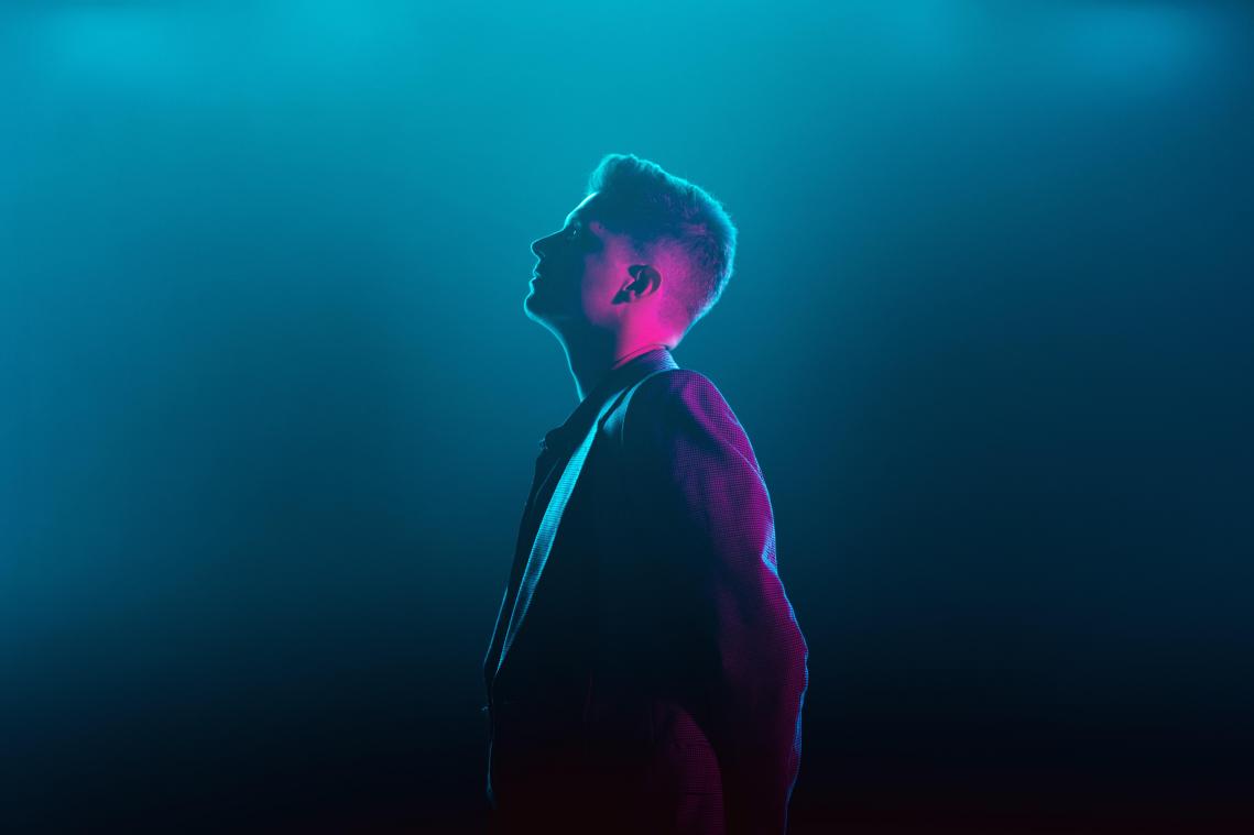 SOUNDCHECK. Konoba lost zijn tweede album: «Is er een verschil tussen een kind dat alcohol drinkt of door TikTok scrolt?»