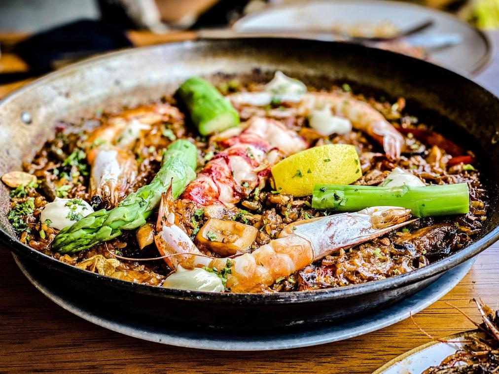 Geen vis maar wel bonen: Dit zijn de 10 enige echte ingrediënten van een paella volgens de locals