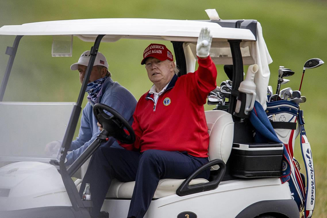 BIZAR. Trump schrijft lang statement om te bewijzen dat hij hole-in-one scoorde tijdens golf: «Het is 100% waar»