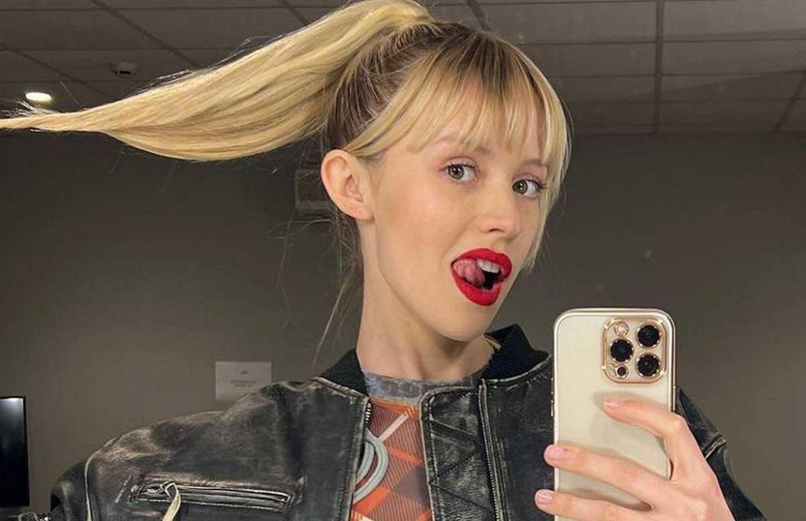 Zangeres Angèle verbaast volgers met doorzichtige outfit: «We kunnen je borsten zien!» (foto)