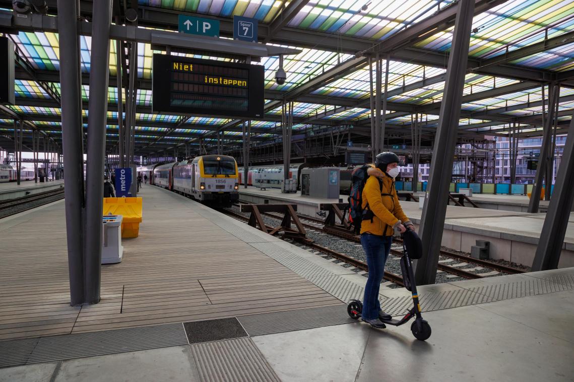 Vlaming neemt minder vaak auto, trein en bus dan voor corona