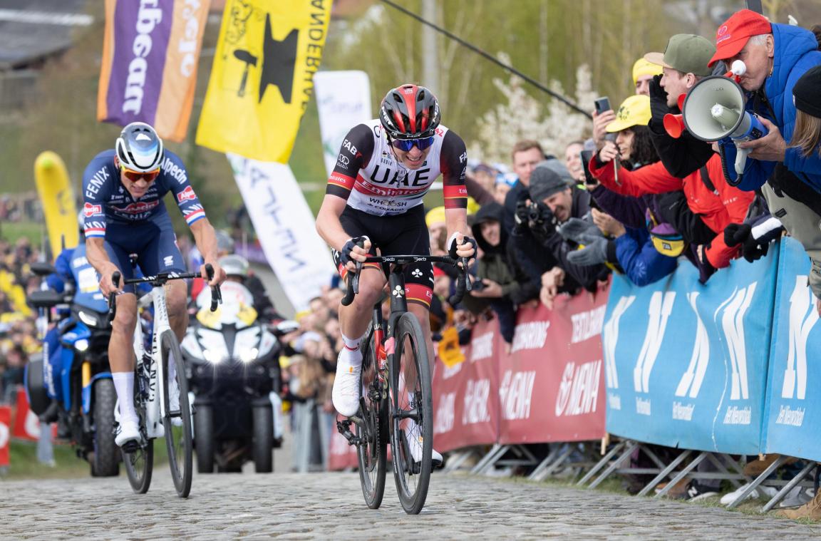 Mathieu van der Poel sprint naar tweede zege in Ronde van Vlaanderen