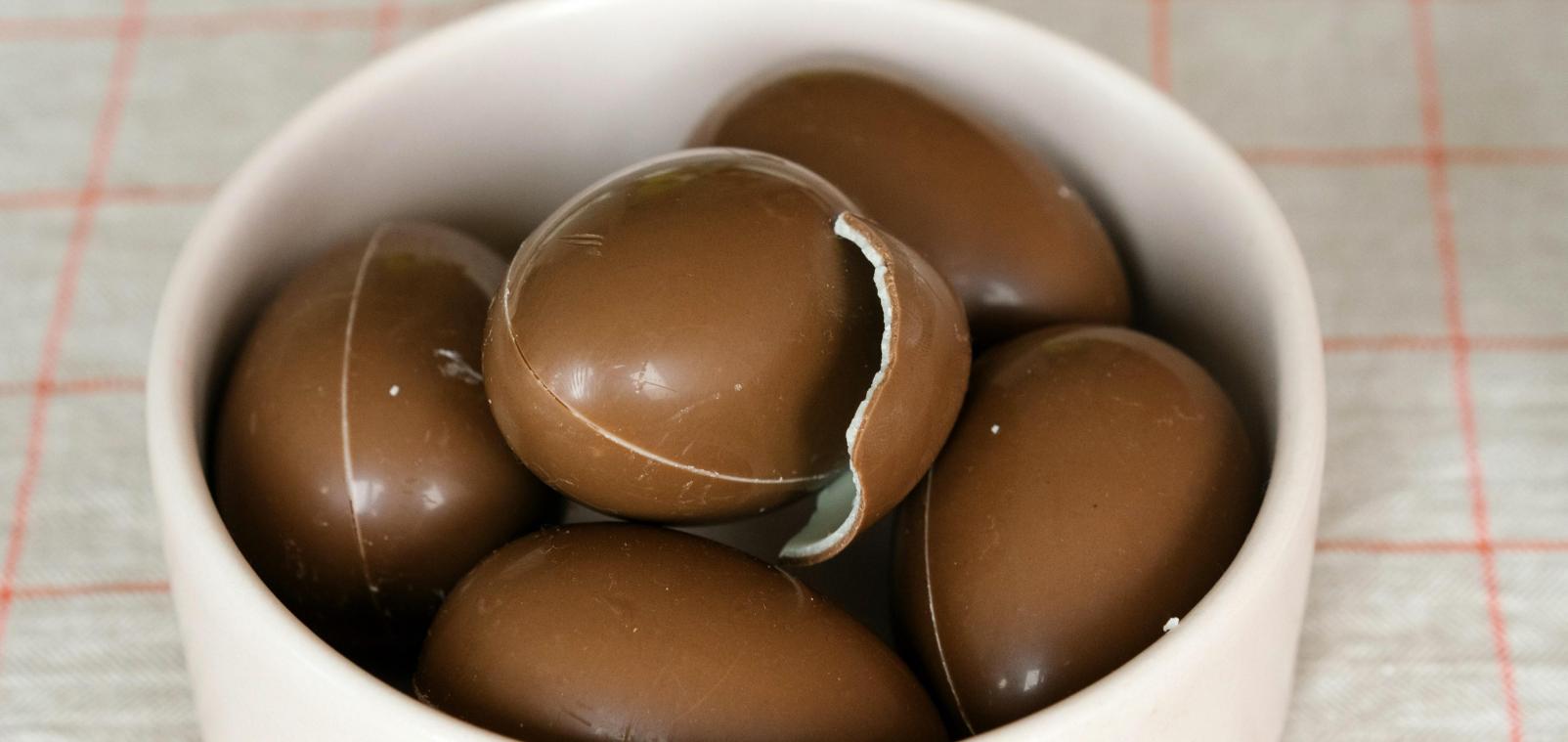 Meerdere salmonella-uitbraken in Europa: voedselagentschap roept op om geen Kinder Surprise-eitjes te eten