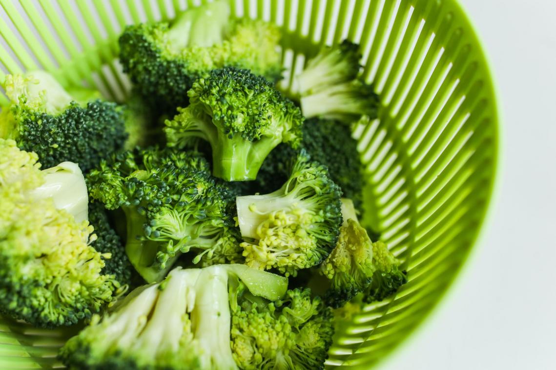 TikTok-video toont idioot gemakkelijke manier om broccoli te koken zonder snijwerk